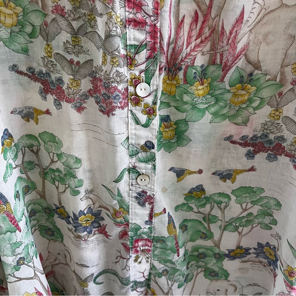 Neiman Marcus chinoiserie Button Down Blouse - Picture 6 of 8